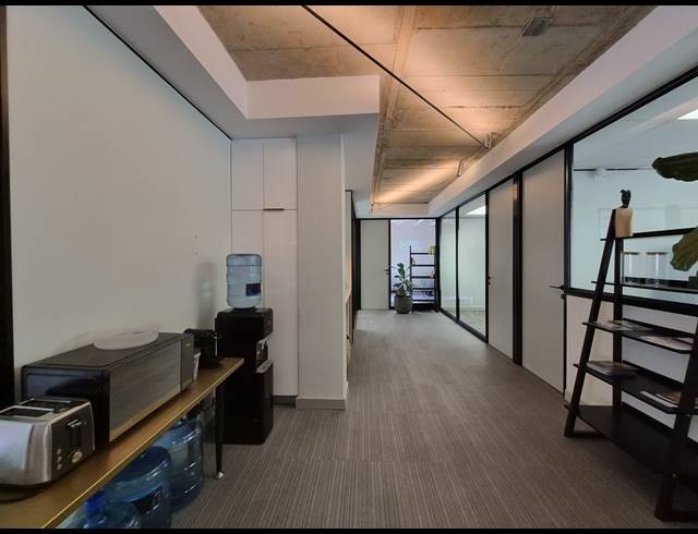 219M² OFFICE TO LET IN HYDE PARK